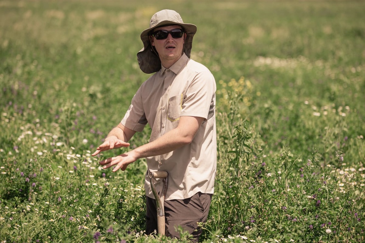 Bruno Vasquetto of El Mate teaching about regenerative grazing.jpg